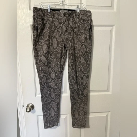 Wit & Wisdom Snake Print Jeans- 14 - Picture 2 of 5